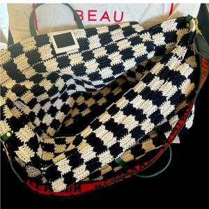 Clare V.
Simple Crochet Tote